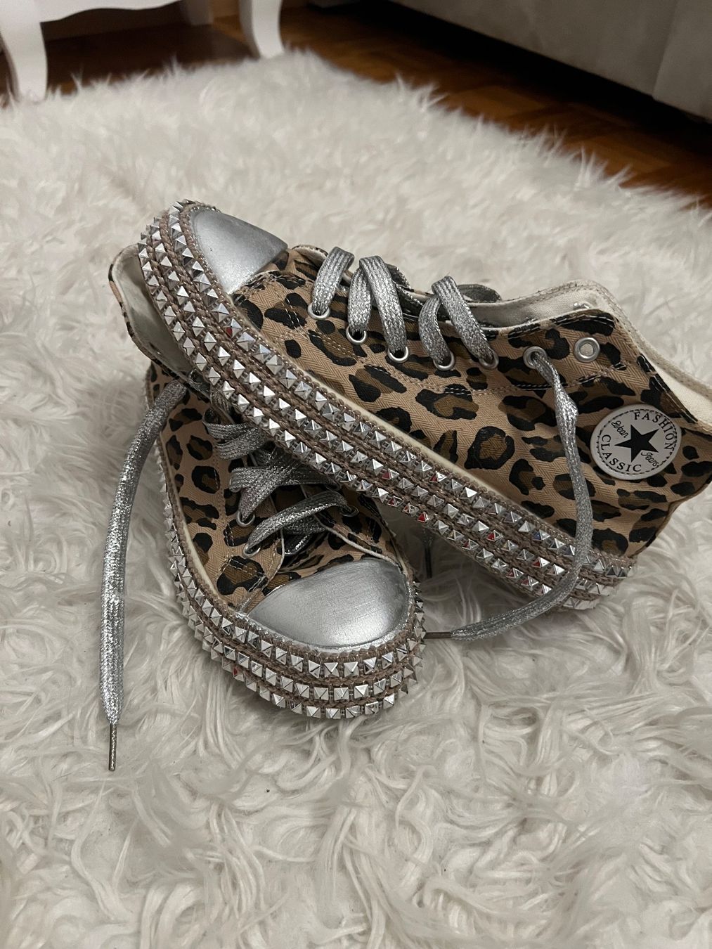 Scarpe da donna: Baskets léopard à clous argentés tendance ✨ – Usato da Lausanne venduto da arm_7t8p