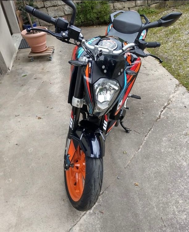 KTM Strada: KTM 390 Duke mit Akrapovic Auspuff – Usato da Einsiedeln venduto da Roebi17 2