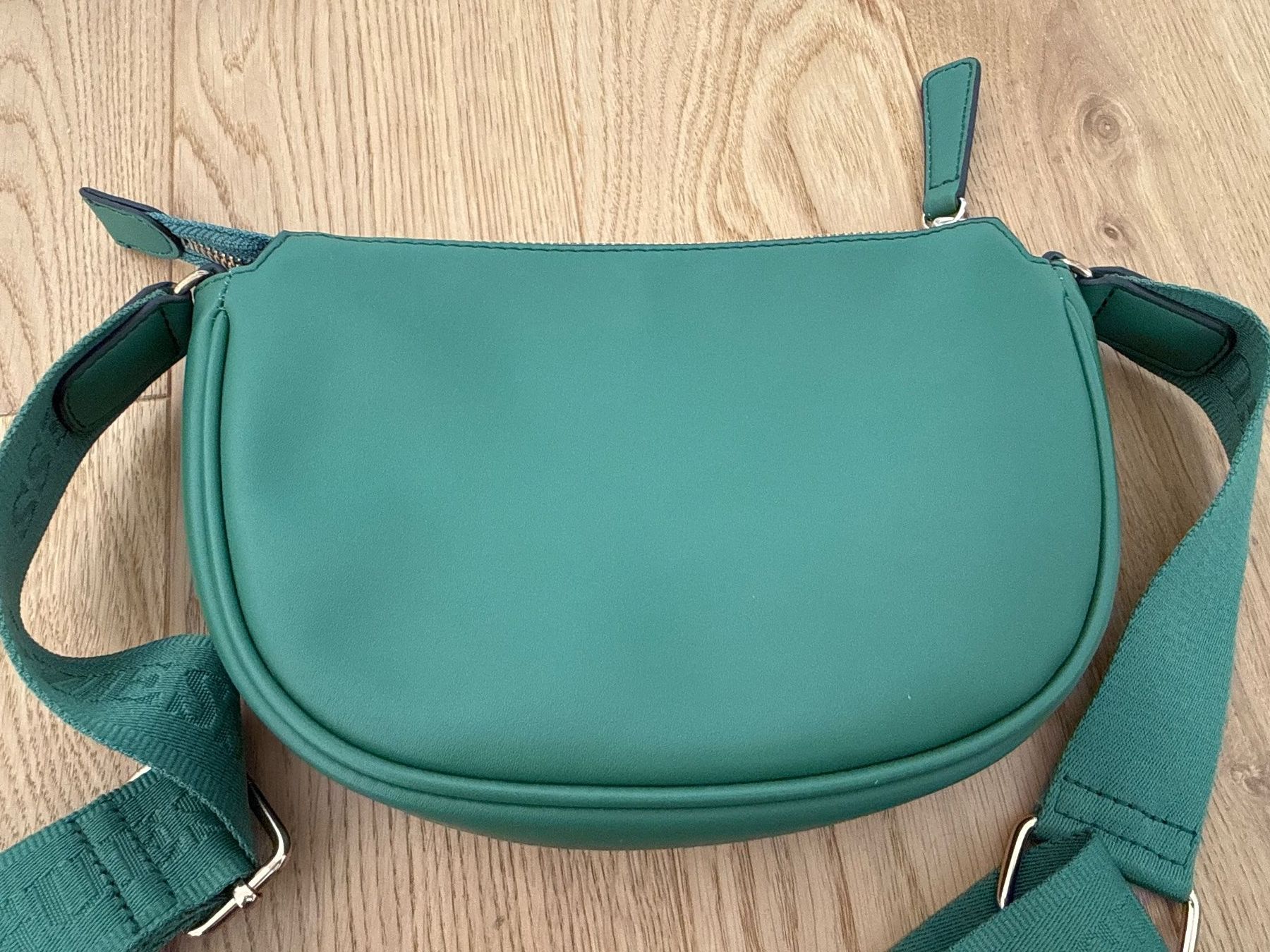 Guess Sacs femmes: NEU! Guess Umhängetasche – Neuf (Voir description) à Schönenwerd par d.chiara 2