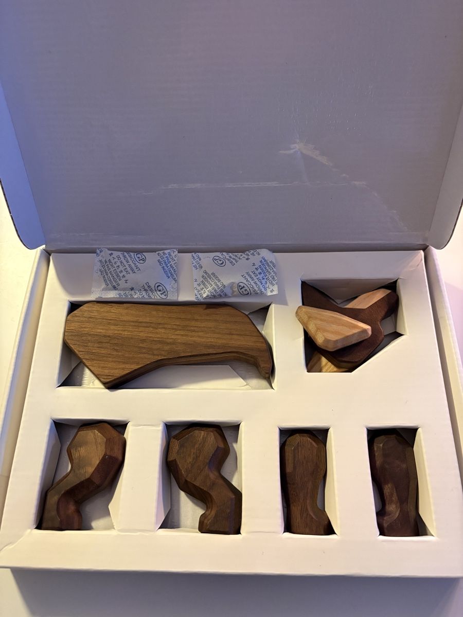 Statuette: Dackel Holzfigur Magnetisch - NEU - Originalpreis 75,- – Nuovo e nell'imballaggio originale da Meilen venduto da mdiver83 1
