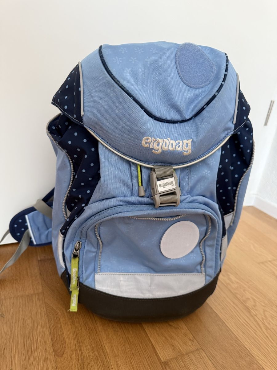 Borse & Zaini: Ergobag Schulrucksack, blau mit Blumenprint, gut erhalten – Usato da Goldau venduto da ben_ymd7