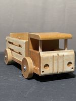 Spiellastwagen aus Holz