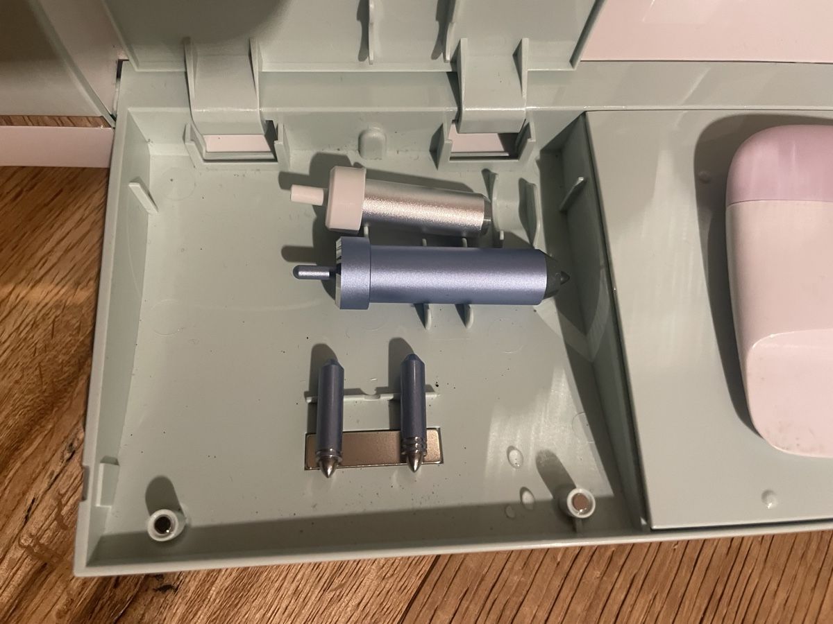 Cricut Stampanti: Cricut Explore Air 2 Plotter inkl. Zubehör & Materialpacket – Usato da Holziken venduto da Kaiserchiefli 3