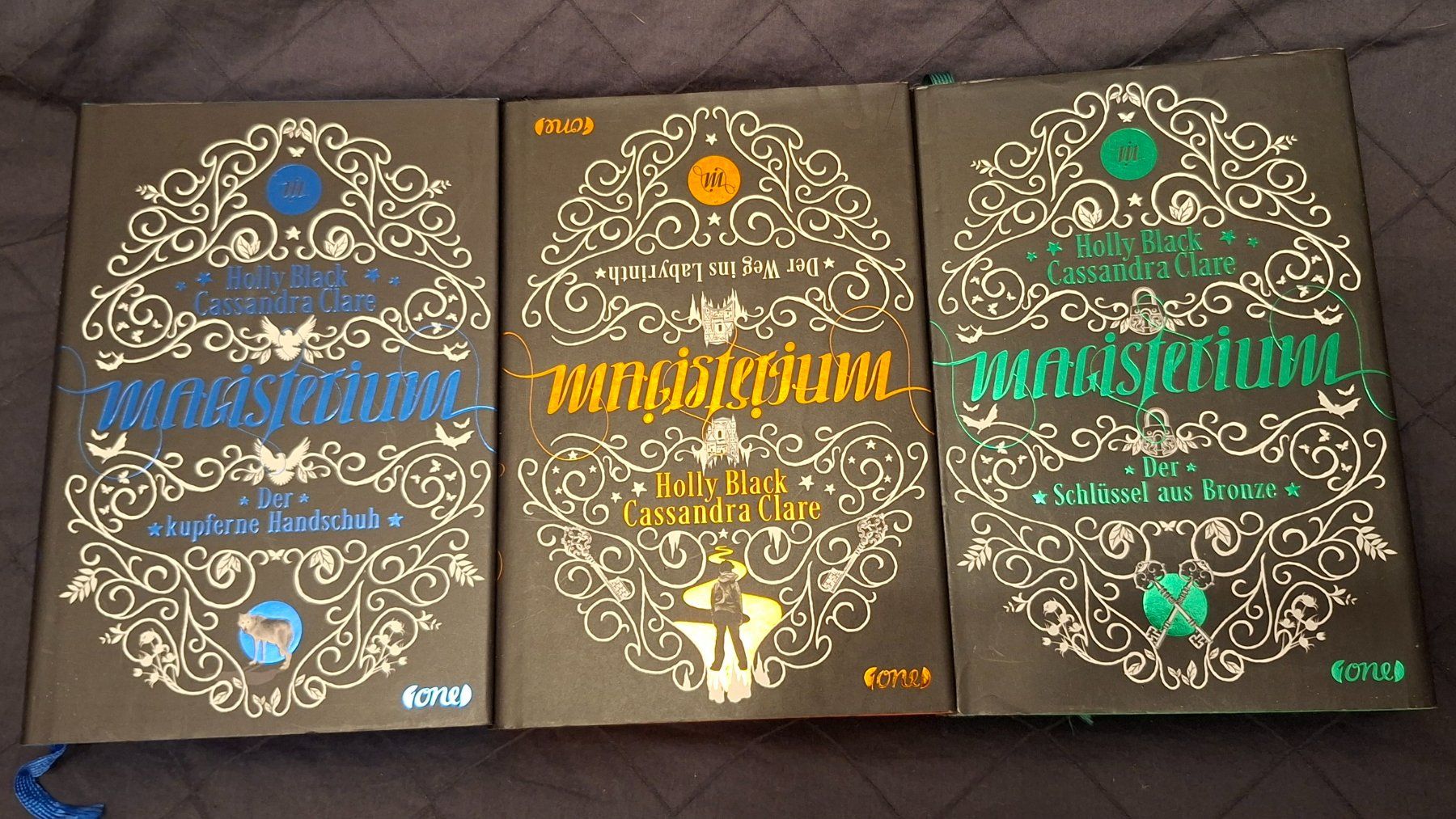 Bücher: Magisterium Band 1 - 3 – Gebraucht aus Birsfelden von leo_rws5