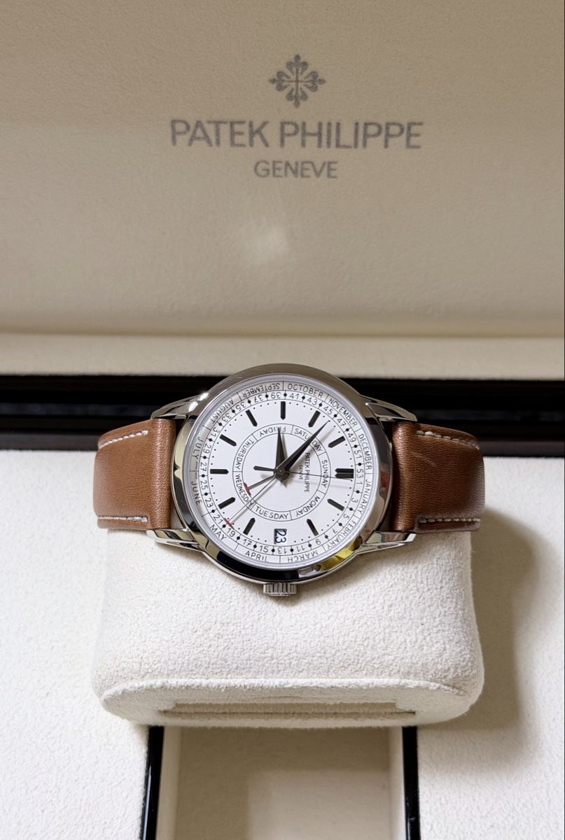 Patek Philippe Montres: Patek Philippe Weekly Calendar 5212A – D'occasion à Zürich par WATCHROOM 5