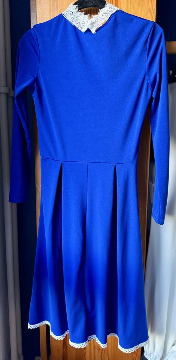 Kleider: Robe bleu avec dentelle blanche – Neu und originalverpackt aus Carouge GE von orc_88rq 7