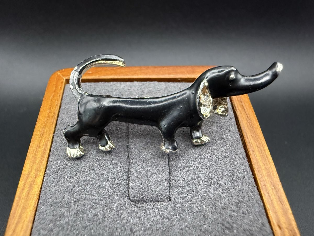 Broschen & Nadeln: Vintage-Brosche in Form eines schwarzen Emaille-Dachses – Gebraucht aus Lamone von LaCantinaMagica 1