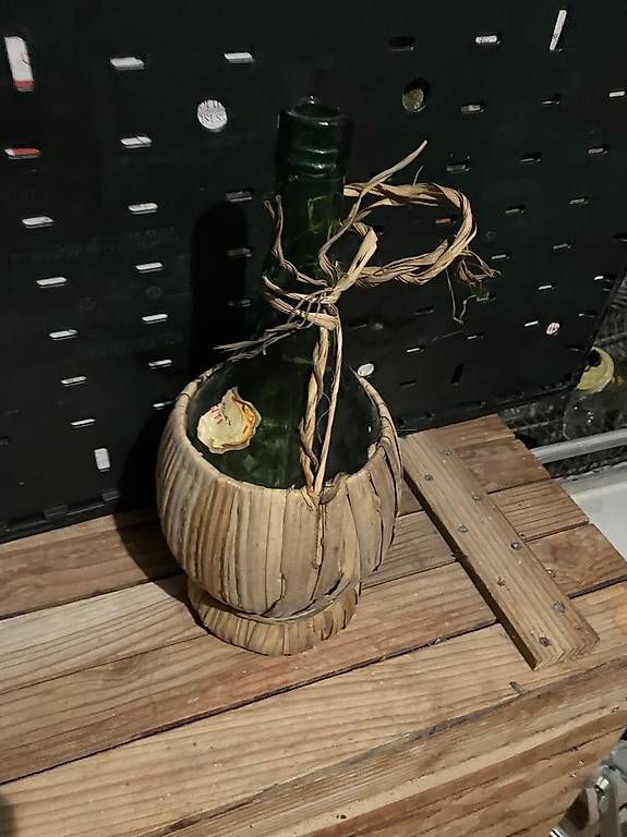 Flaschen: Chiantiflaschen 12 Stück – Gebraucht aus Langnau am Albis von Dacky66