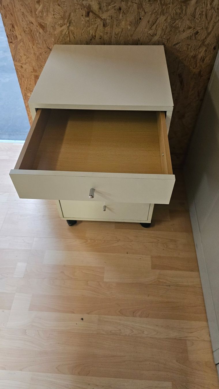 Banconi: Rollcontainer mit 4 Schubladen in Weiss ab Fr. 1.- – Usato da Koppigen venduto da Bracher_Mail-House 2