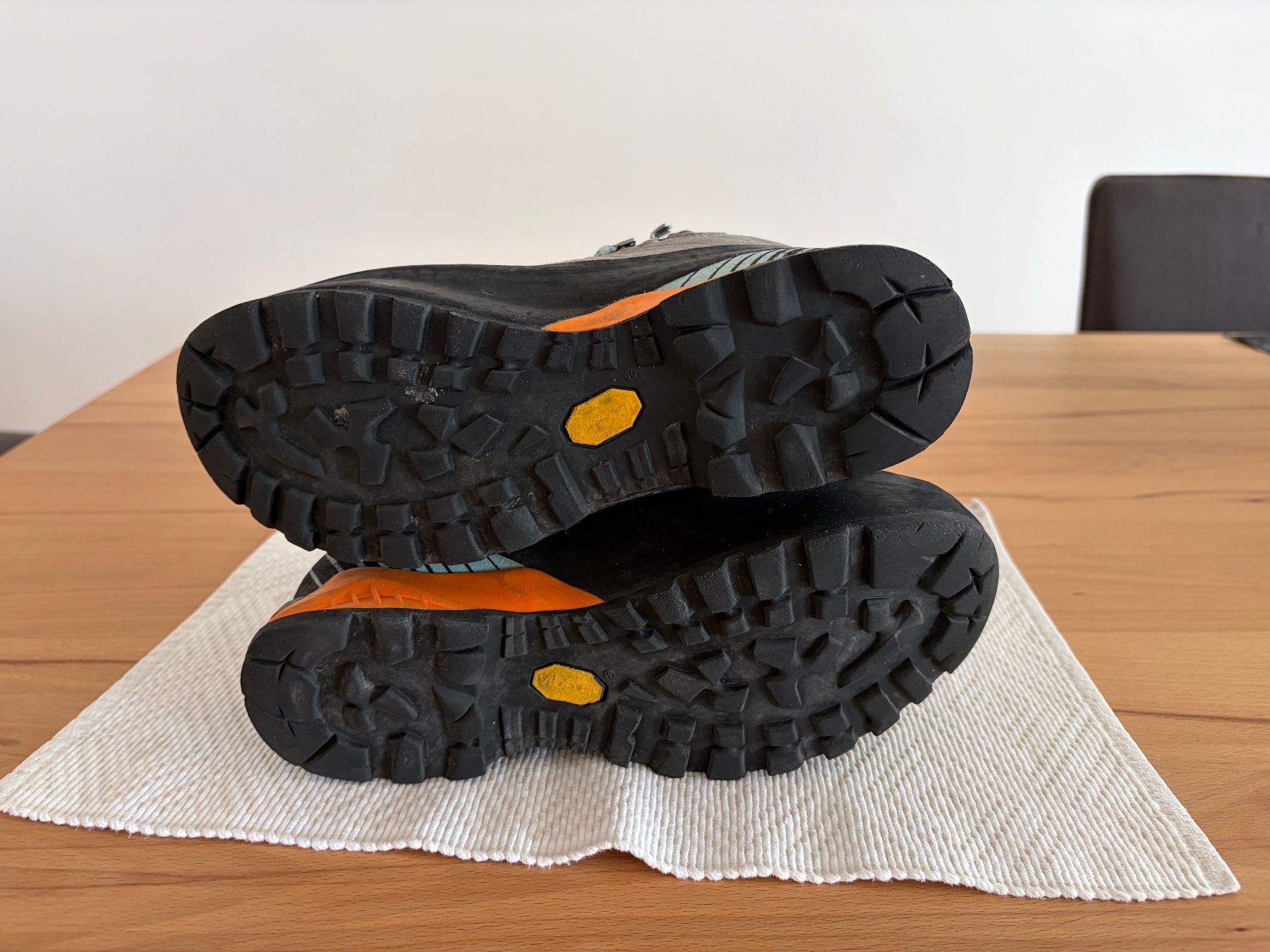 Scarpa Damenschuhe: Bergschuhe Scarpa Grösse 39 – Gebraucht aus Küsnacht ZH von Hell11 2