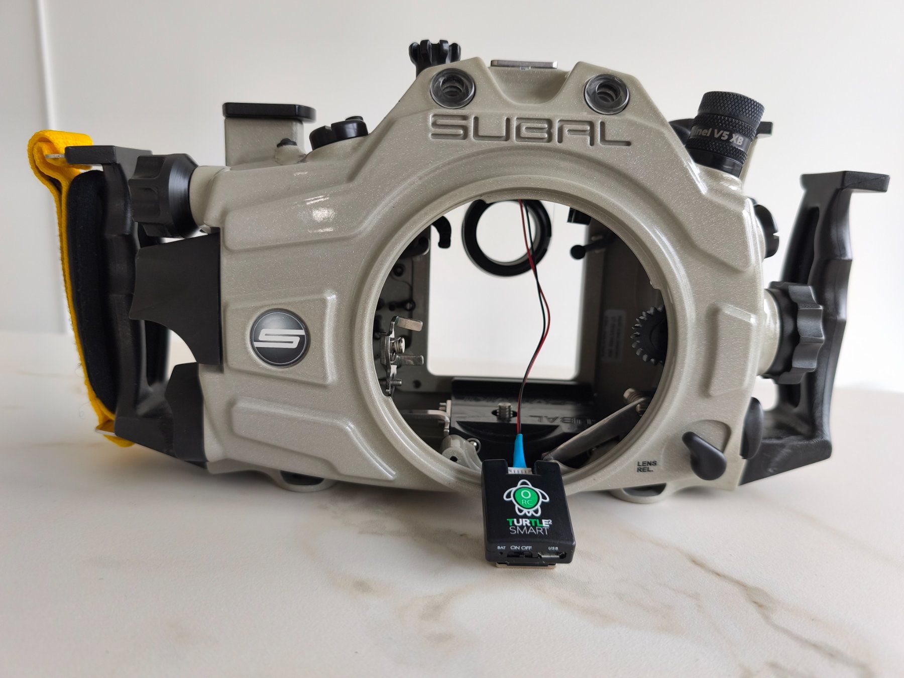 Olympus Lampade & Macchine fotografiche: Subal Olympus EM 1 MKII underwater housing – Usato da Hergiswil NW venduto da luc_b5pz 4