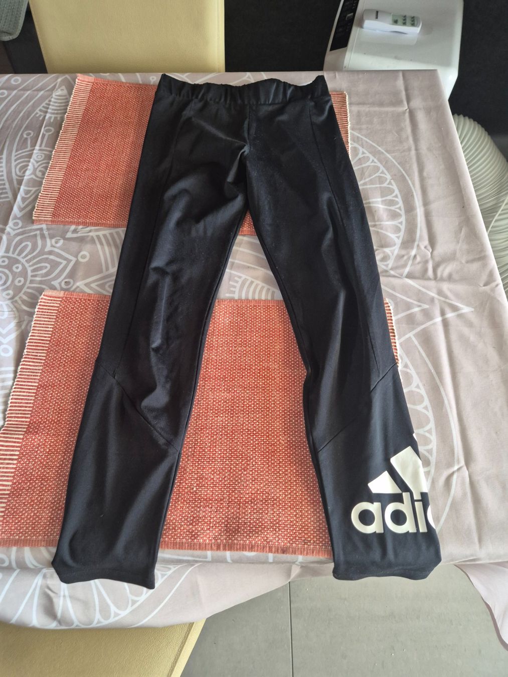 Adidas Calze & Collant: Adidas Sporthose/Leggins. Grösse 152. – Usato da Urdorf venduto da Nataschli