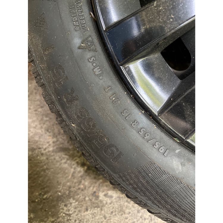 Winterreifen Continental 195/65/R15 mit Felgen und Raddeckel Kaufen auf Ricardo