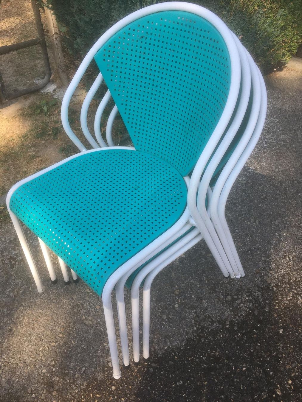 Sedie: Lot de 4 chaises empilables turquoise et blanc – Usato da St-Barthélemy VD venduto da trak98p 2