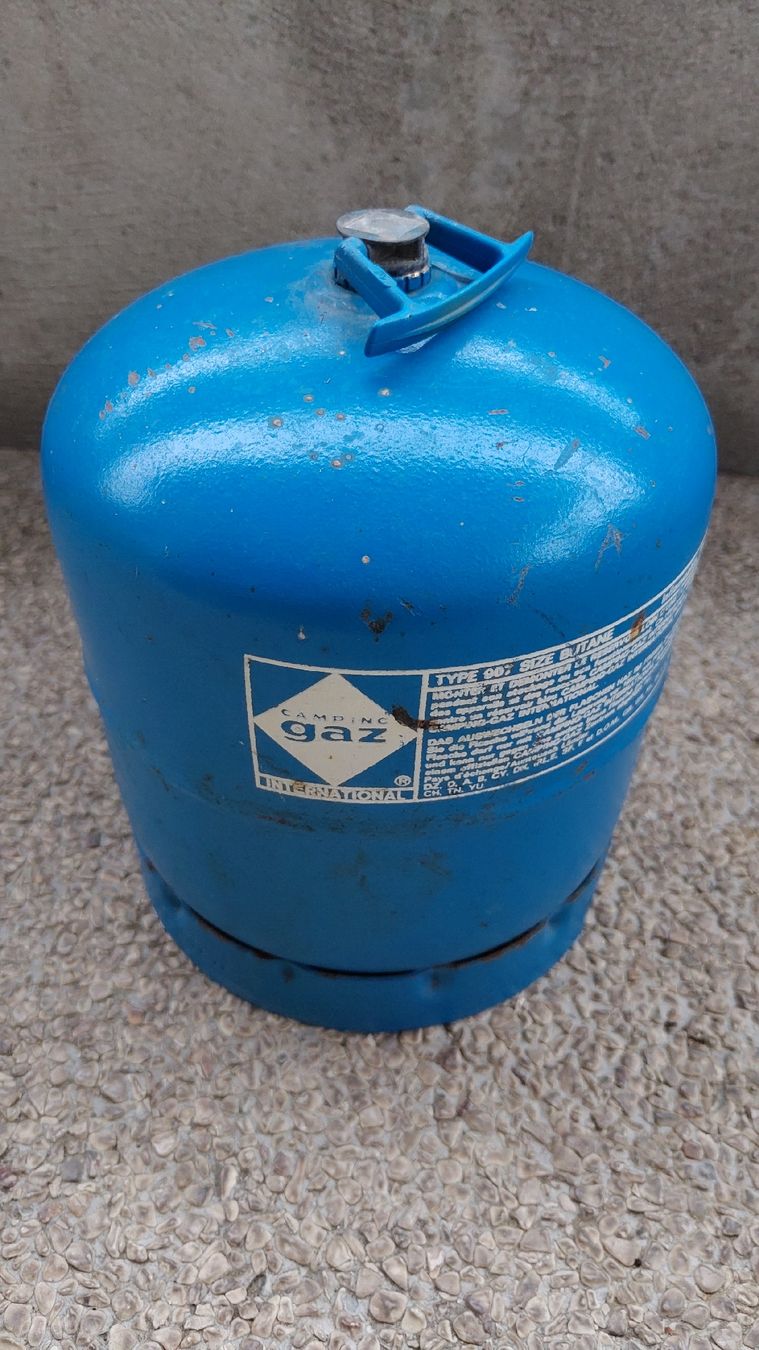 Campingaz Apparecchiature e tecnologia a gas: Bouteille Campingaz 907 -  6 Litres – Usato da Biel/Bienne venduto da Sliman
