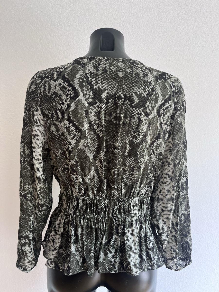 H&M Camicette: h&m Bluse mit Schlangenmuster Gr 38 – Usato da Baden venduto da Didi_sunshine 2