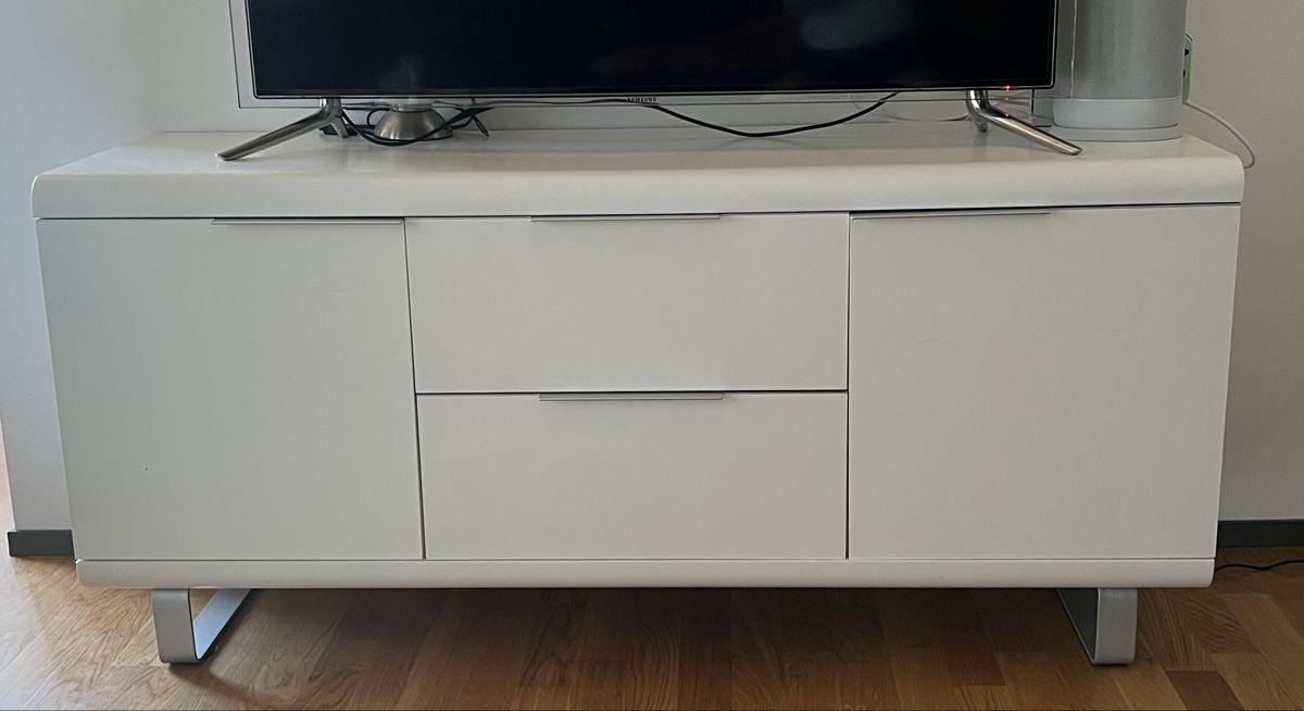 TV Möbel: White Sideboard 2 Drawers 2 Doors, Scandinavian style – Gebraucht aus Wädenswil von puh_n8wy