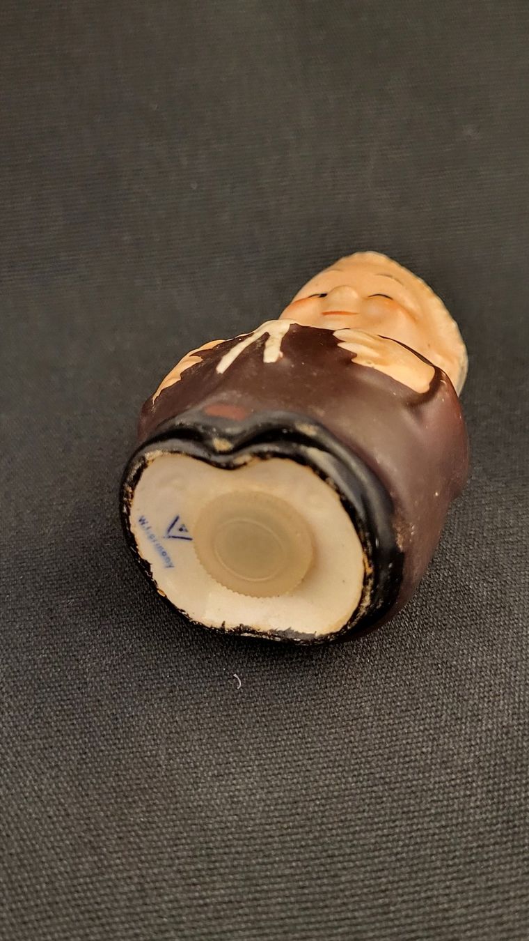 Hummel Figuren: FRIAR TUCK Salz-Streuer  "Goebel" – Gebraucht aus Basel von spinne02 8