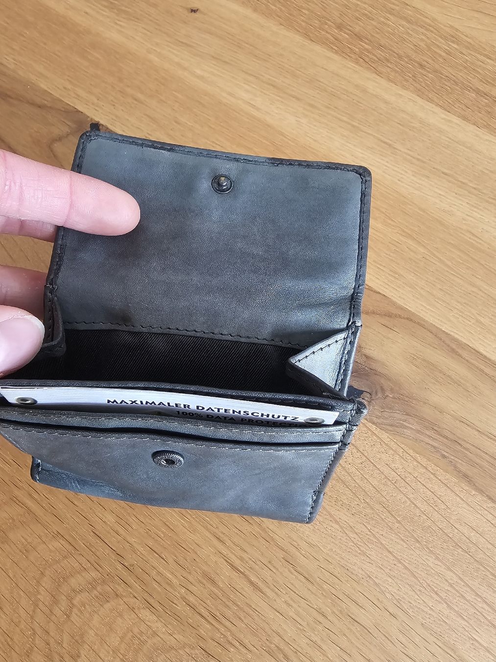 Portefeuilles: Lederportemonnaie grau mit RFID – Neuf (Voir description) à Büttikon AG par PAM120319 2
