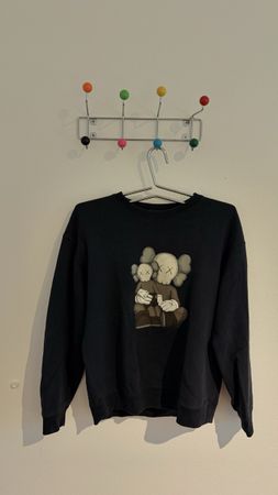 KAWS x Uniqlo Sweatshirt