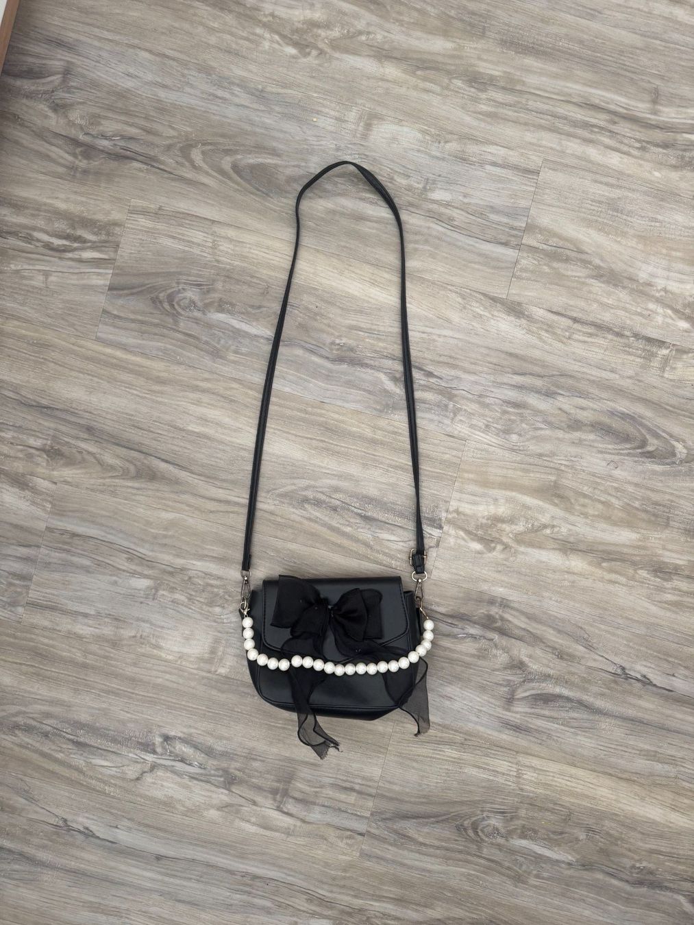 Borse & Zaini: Borsa nera elegante con fiocco e perle – Usato da Caslano venduto da Dr.Bread