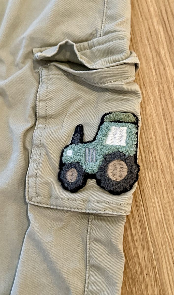 Next Pantaloni: Kinder Cargohose Next beige mit Traktor Grösse 92 – Usato da Untersiggenthal venduto da sil_td6n 1