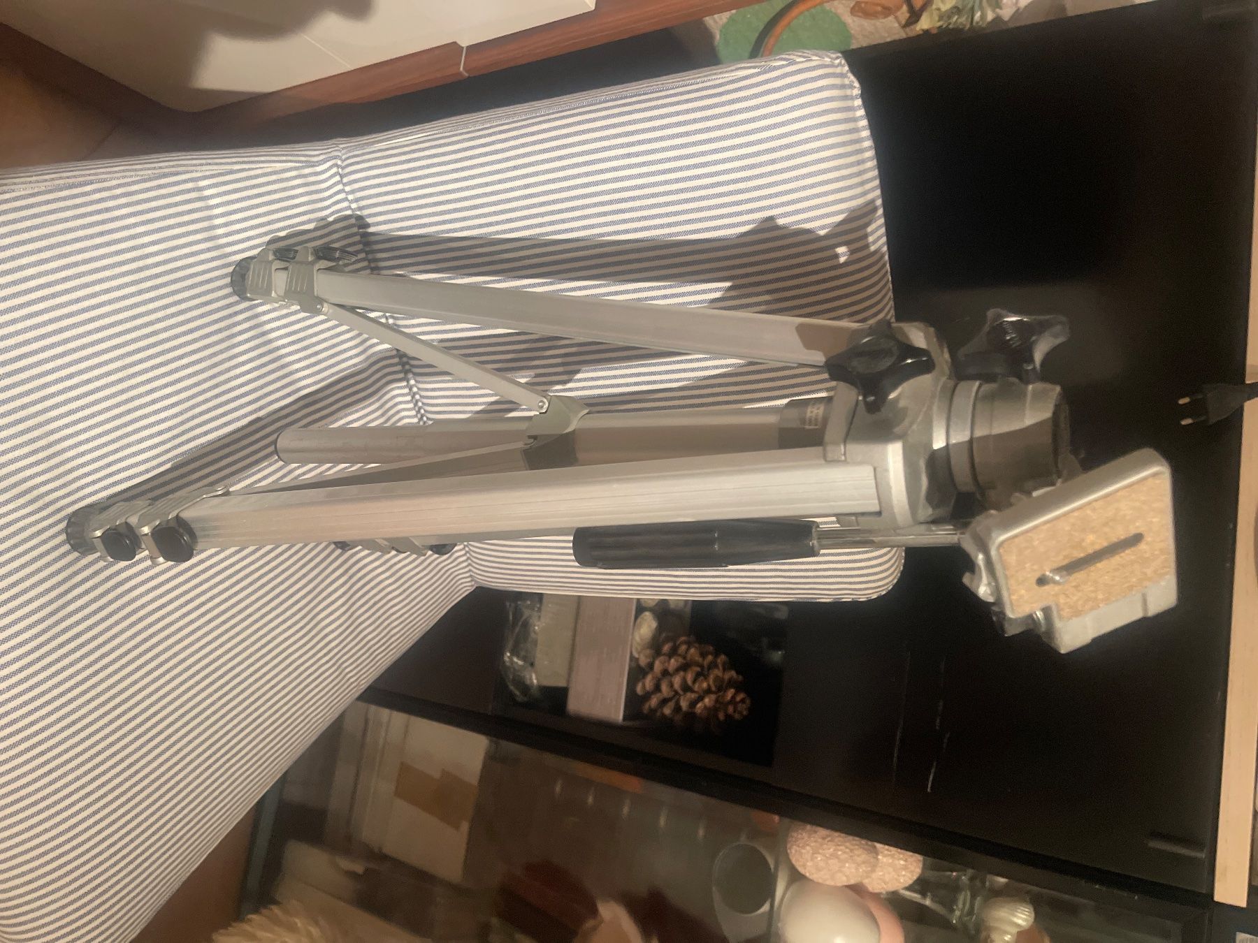 Altri Accessori: Stativ Velbon Classic – Usato da Wettswil venduto da sal_9n9d 1