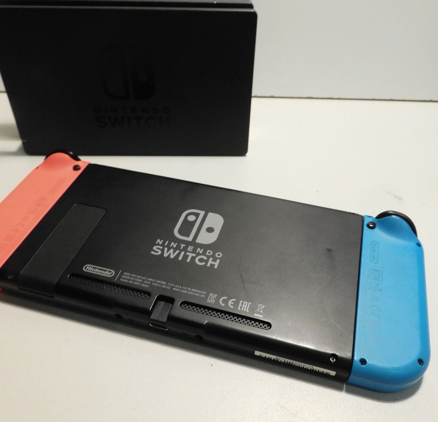 Nintendo Consoles: Nintendo Switch Konsole Zubehör Mario Controller – D'occasion à Sursee par 76 7