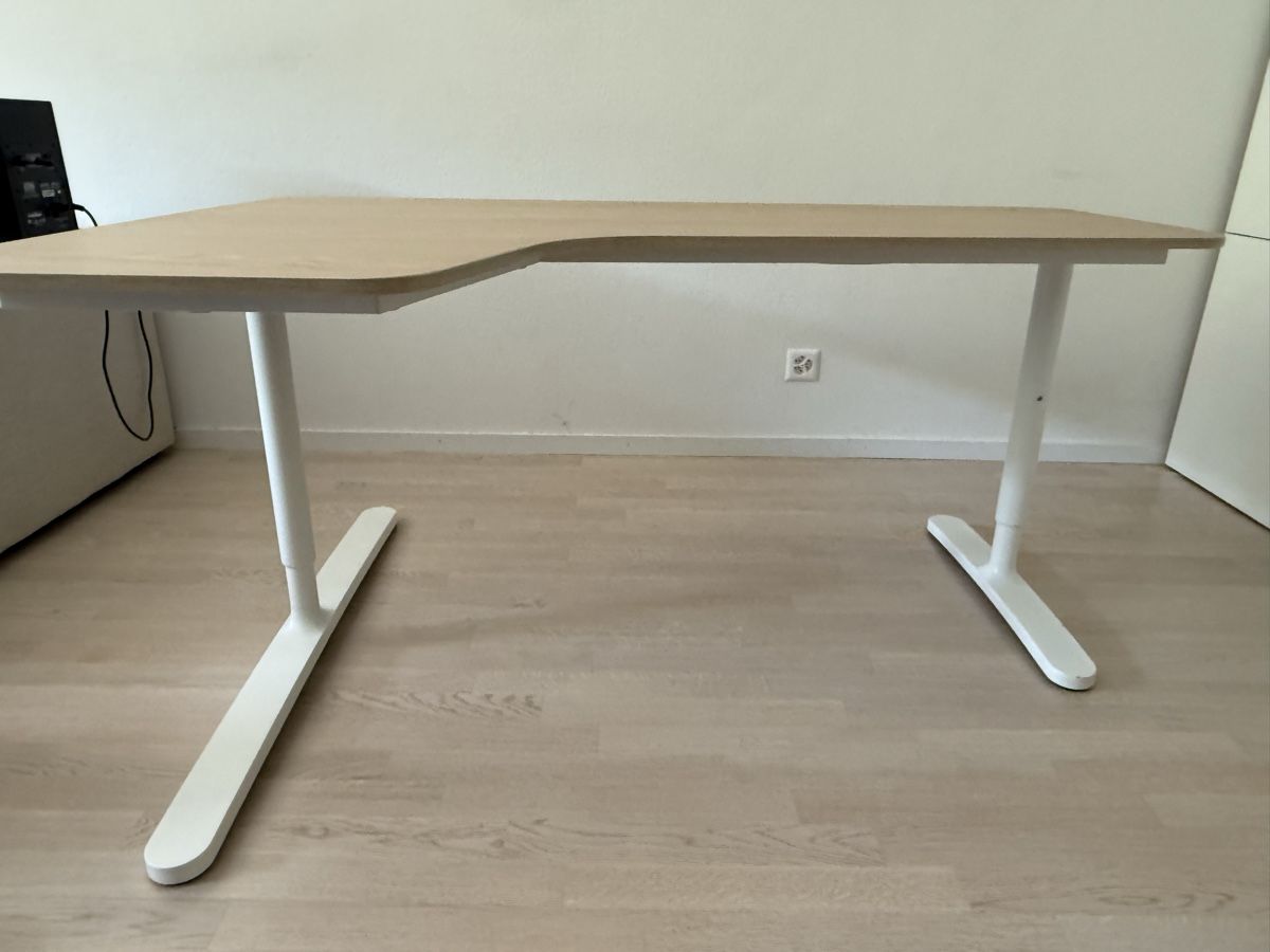 Ikea Scrivanie: Schreibtisch Ikea Bekant – Usato da Basel venduto da bri_y5pb