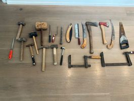 Lot d'outils de jardinage : hache, scie, serpette! 48