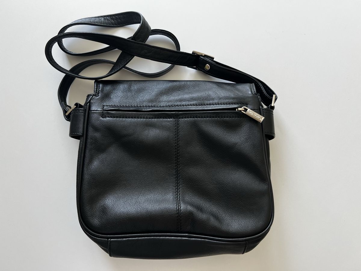 Taschen für Damen: Umhängetasche Leder schwarz – Gebraucht aus Fahrwangen von luna0404 1