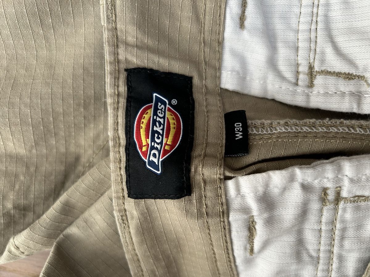 Dickies Pantaloni: Cargohose von Dickies in beige – Usato da Schlosswil venduto da dagtz10 3