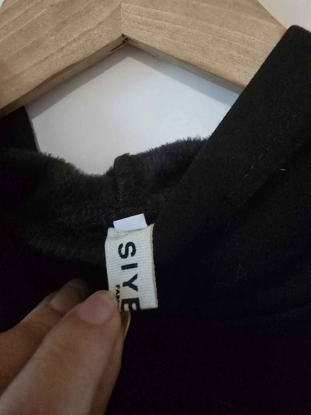 Pullover & Sweatshirts: Kapuzenpullover schwarz Grösse S  – Gebraucht aus Bülach von Cat_2.5 2