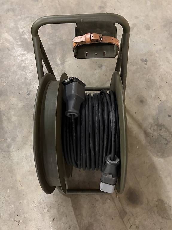 Câbles: Kabel Rolle Militär  – D'occasion à Lausen par Gjuliana4