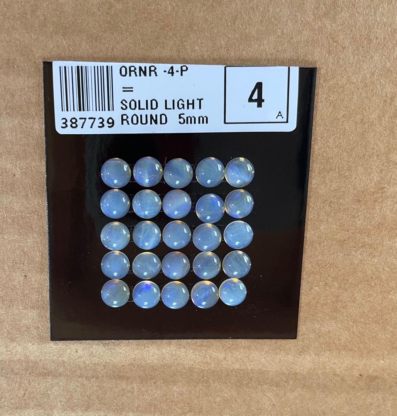 Fossili: 25  Stk  Cabochons Opal   rund 5mm   echt winzig neu   SET – Nuovo e nell'imballaggio originale da Leuggern venduto da gemshow 6