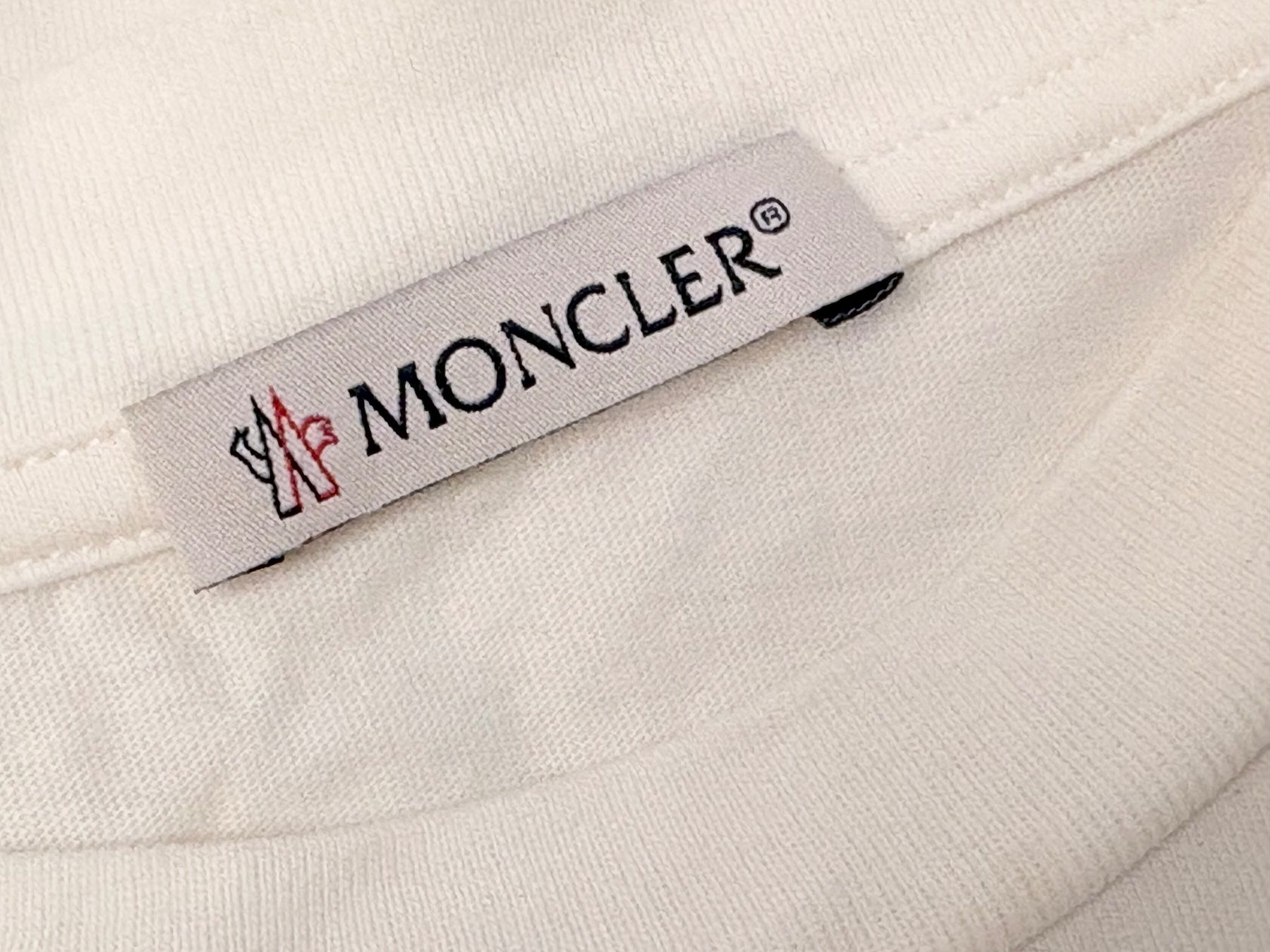 Moncler Blouses, T-shirts & Tops: Moncler, T-Shirt, Gr. 140, Cotton – D'occasion à Zürich par Pokimoki_1 1