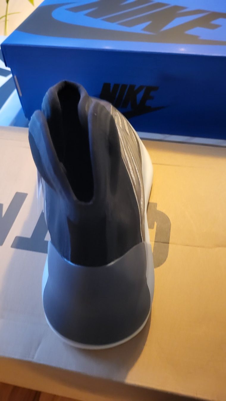Adidas Scarpe da uomo: Adidas Yeezy QNTM – Nuovo e nell'imballaggio originale da Bern venduto da Sneakerheadz 3