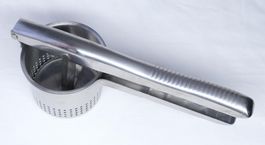 Kartoffelpresse aus Metall