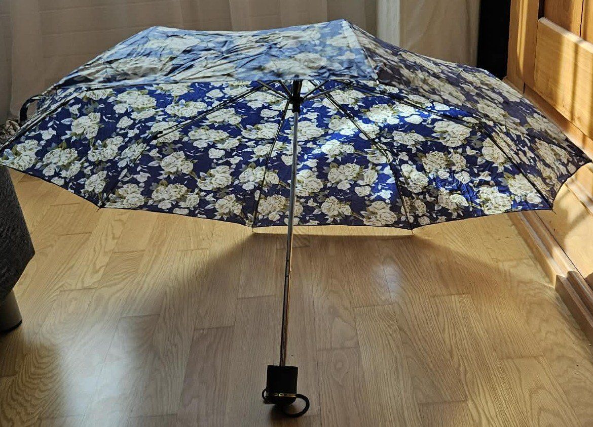 Knirps Parapluies: Neuer Mini-Taschenschirm mit Blumenmuster – Neuf (Voir description) à Muttenz par Gepard23 1