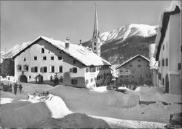 Zuoz GR // Dorfplatz Chesa Planta Crusch Alva 1959 Winter