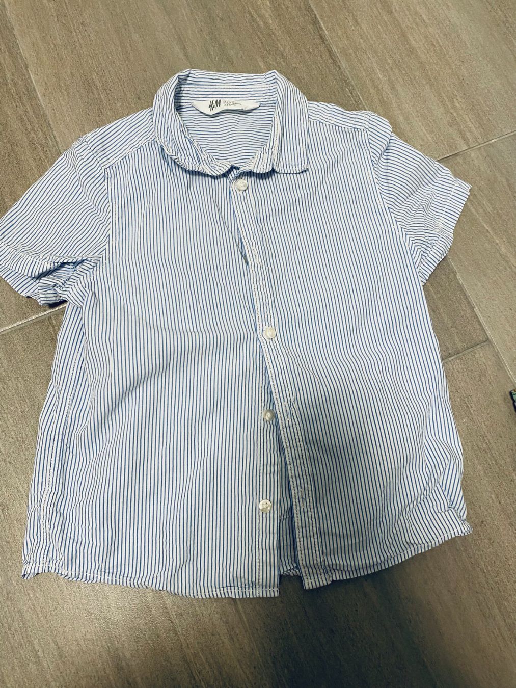 H&M Lotti & Set di vestiti: Lot pulls et chemises enfant - 122/128 – Usato da Clarmont venduto da sil_59s9 5