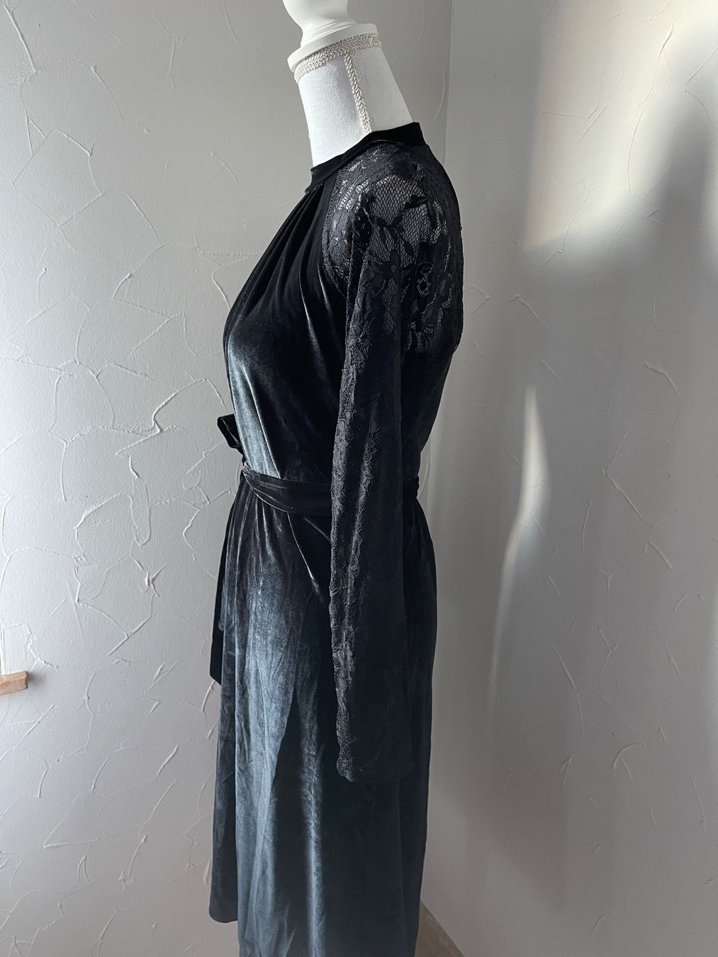 Shein Vestiti: Elastisches Samtkleid mit Spitzenärmeln XS – Nuovo (secondo la descrizione) da Dietikon venduto da Nieselchen 3