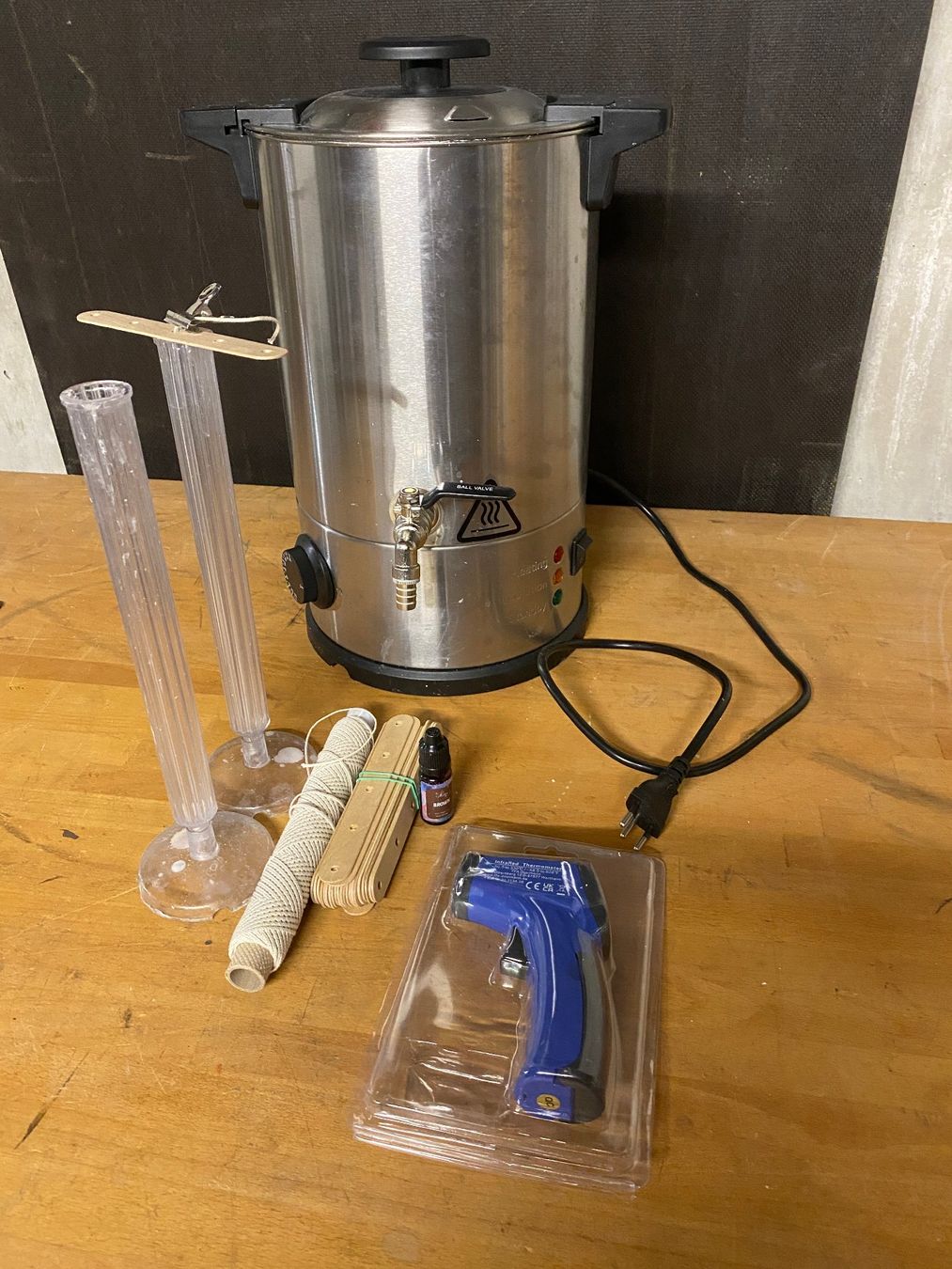 Altro per la casa: Kerzen Wachsschmelzer Set mit Infrarot Thermometer – Usato da St.Gallen venduto da ardnas_83