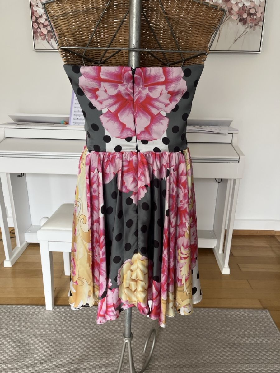 Guess Vestiti: Kleid von Guess, M – Usato da Solothurn venduto da Bobesch08 4