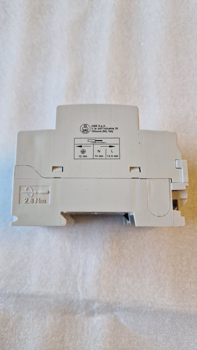 Fiches d'alim.: ABB Modulare-Steckdose M1011-T13 – D'occasion à ZÜRICH par BMW-740 1
