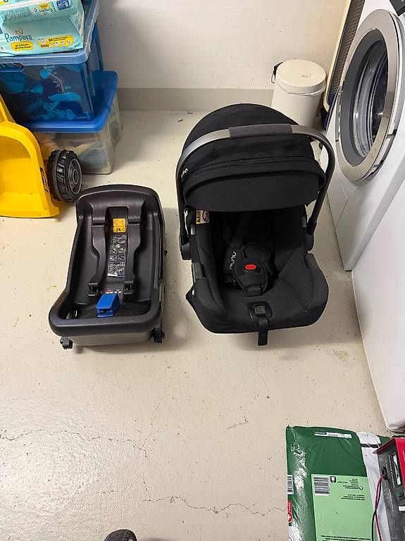 Seggiolini per auto: Babyschale Nuna mit Isofixstation – Usato da Goldau venduto da Noobonwork