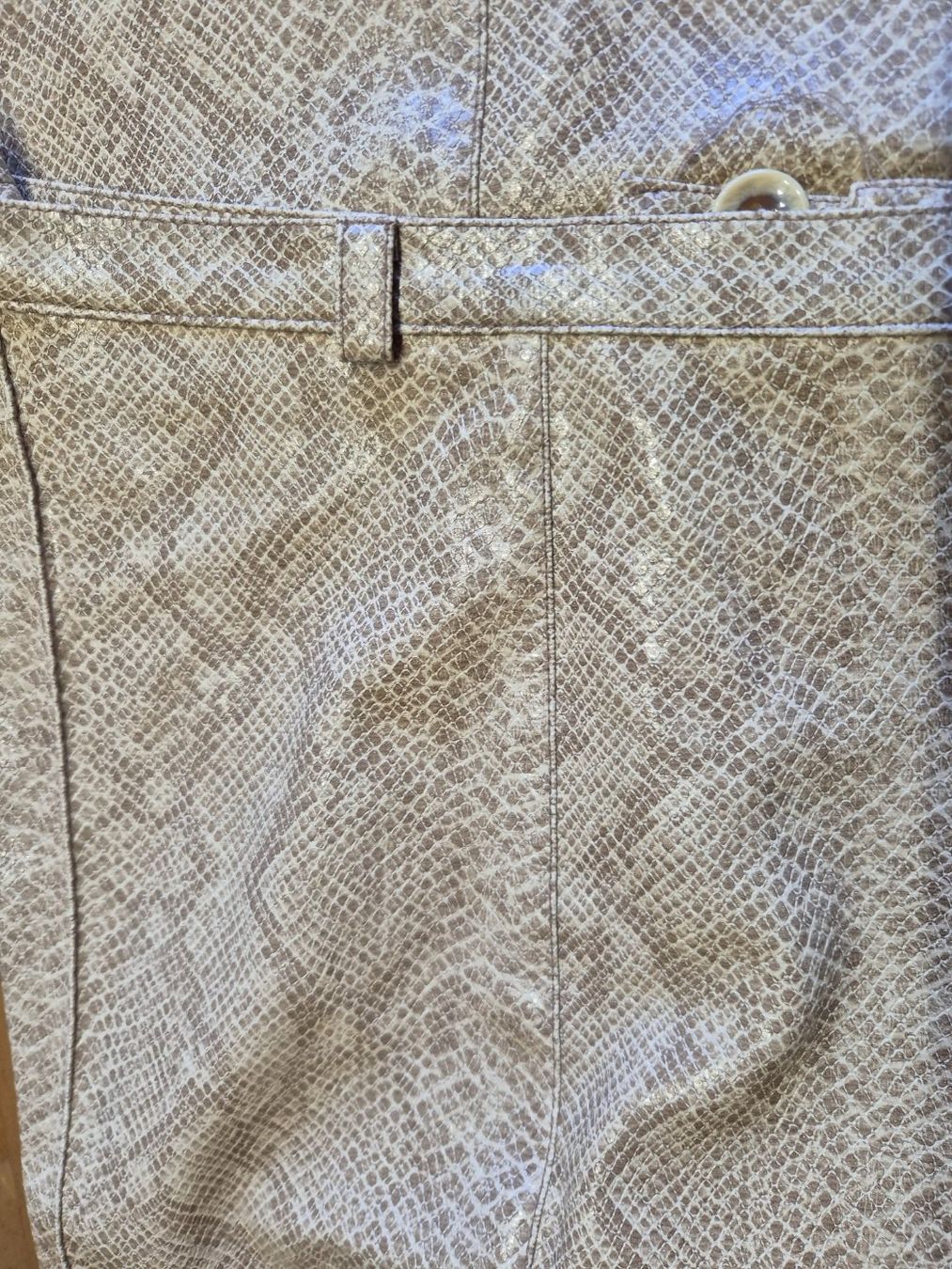 Hosen: Beige Hose mit Schlangenprint in Gr. 40 – Gebraucht aus Wettingen von halloween01 3