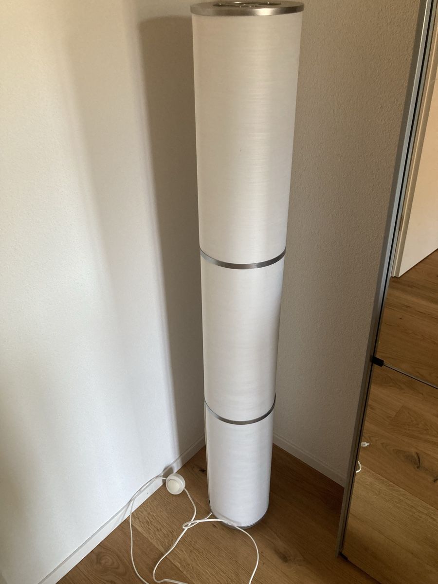 Ikea Lampade: Stehleuchte weiss mit 3 Segmenten gut erhalten – Usato da Gümmenen venduto da lar12 1