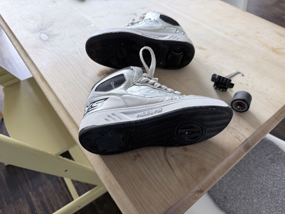 Patins à roul. & inline: Heelys Gr 38 – D'occasion à Zürich par car_6k82