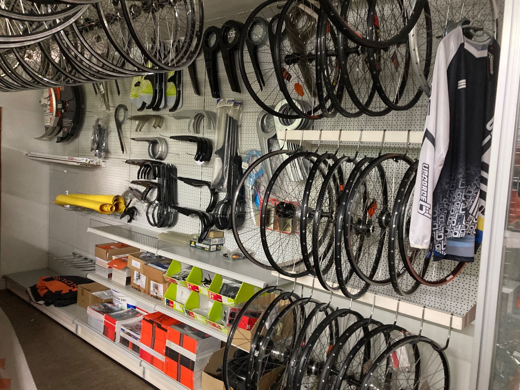 Regale: Verkaufsregal aus Velofachgeschäft – Gebraucht aus Oberlunkhofen von smaug03 5